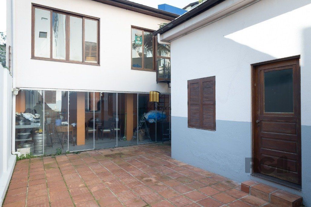 Casa incrível com 444m² privativos, para uso misto, residencial ou comercial.
