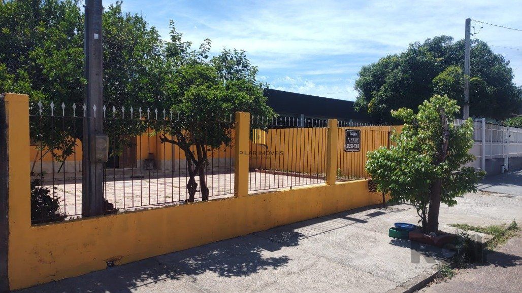 Vende casa com 84m² ,  2 dormitórios, terreno com 300m²