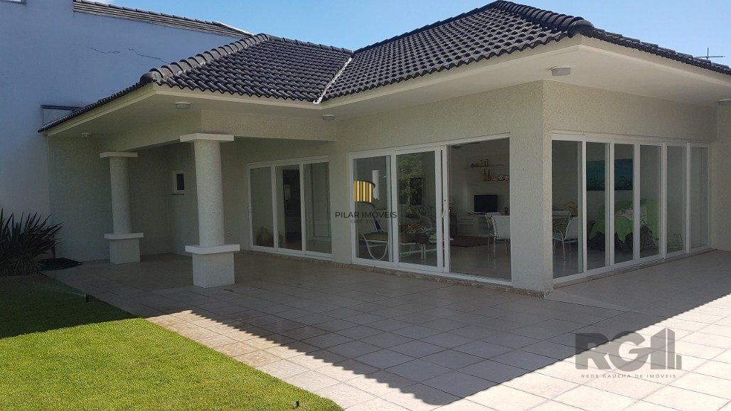 Casa para Comprar  no Condado de Capão com 5 suítes.