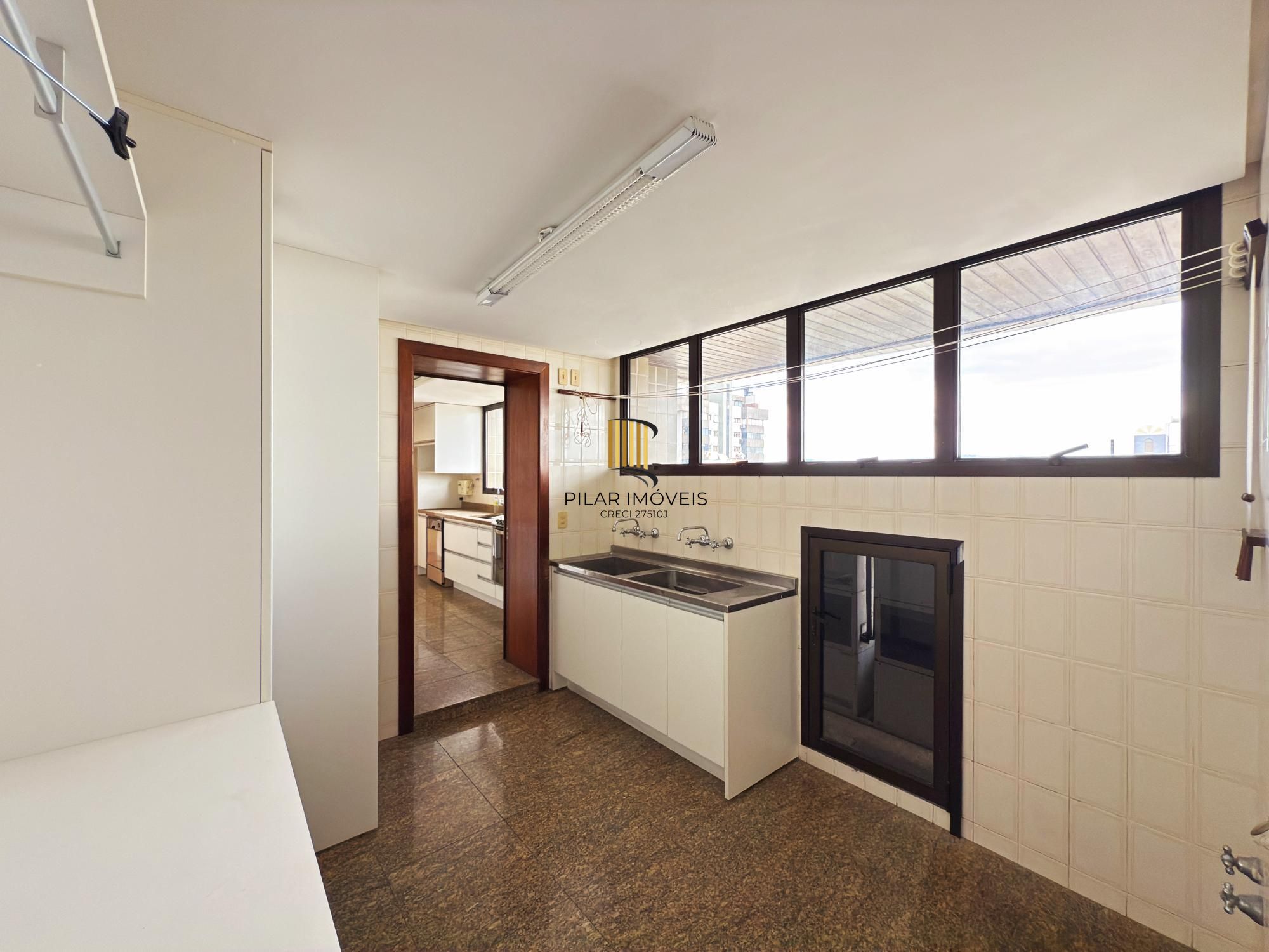 Apartamento com Lareira | Churrasqueira | 3 Suítes | Bairro Petrópolis