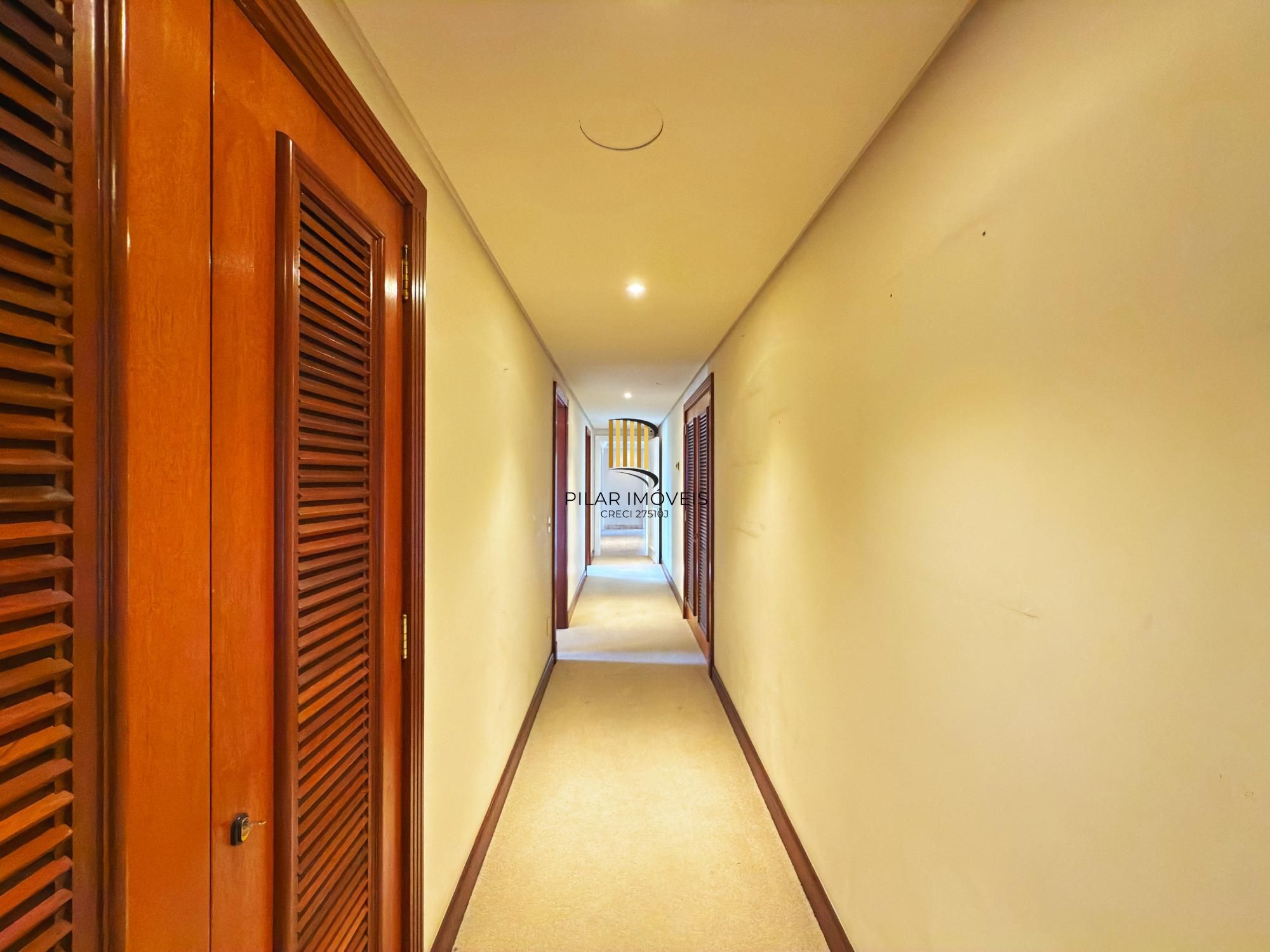 Apartamento com Lareira | Churrasqueira | 3 Suítes | Bairro Petrópolis