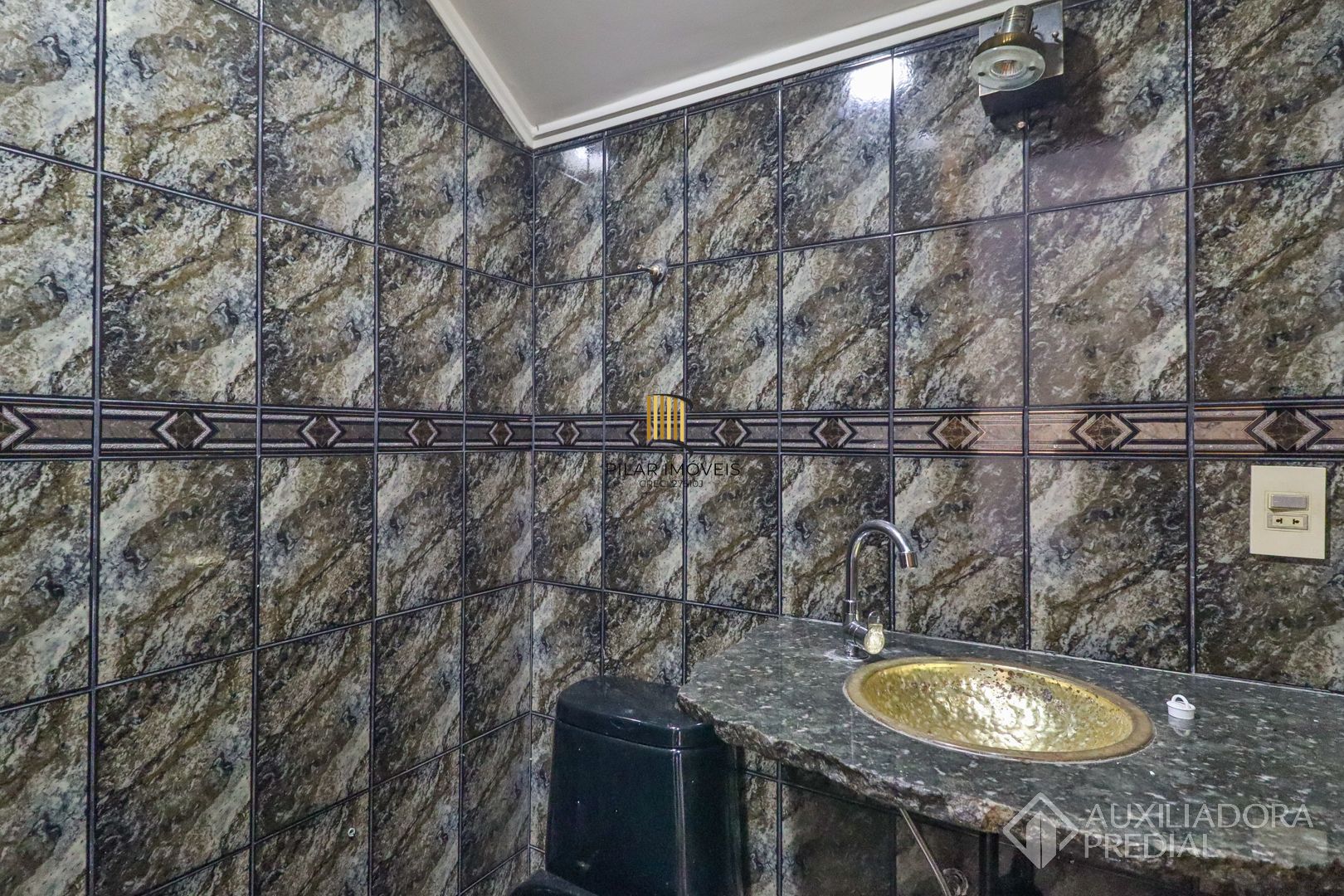 Excelente casa com 5 dormitórios no bairro Cristal