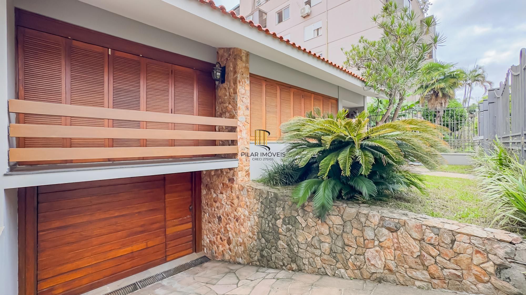 CASA CHACARA DAS PEDRAS 207 METROS , COMPLETAMENTE REFORMADA