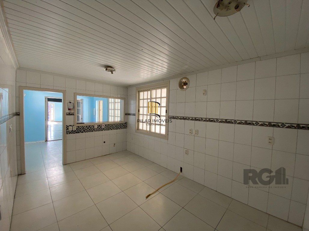 Casa para Comprar com 3 dormitórios no bairro Azenha