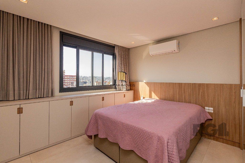 Apartamento á venda, 2 dormitórios, 2 vagas, no bairro Rio Branco, próximo à Redenção.
