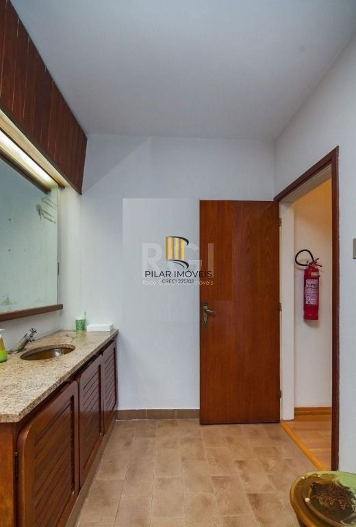 Casa Com 3 dormitórios Para Comprar ,  300 m² - Rio Branco - Porto Alegre/RS