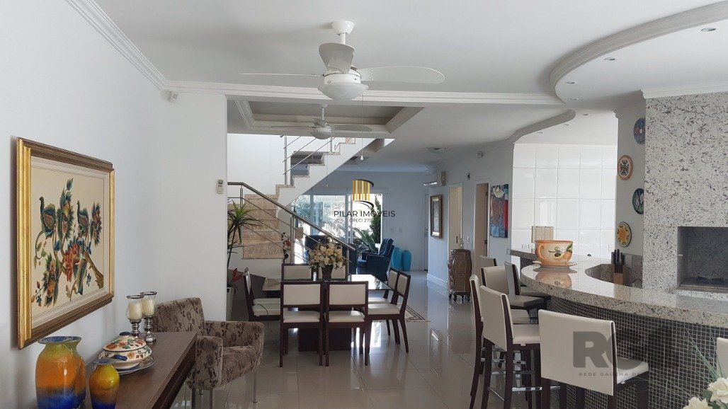 Casa para Comprar  no Condado de Capão com 5 suítes.