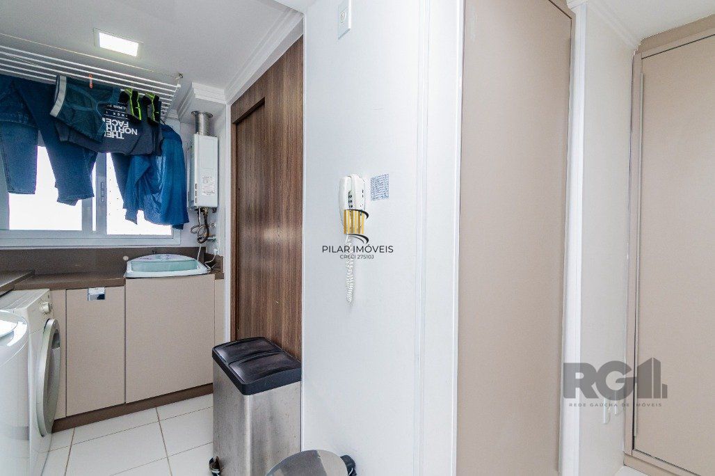 Apartamento com 209 m² privativos sendo 3 suítes, 4 elevadores, 3 vagas de garagens, à venda no bairro Higienópolis