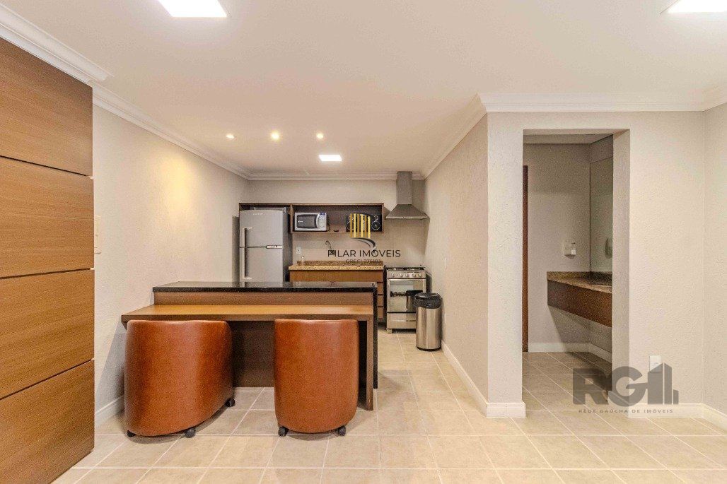 Apartamento 3 dormitórios e 2 vagas no Petrópolis, pertinho da Encol