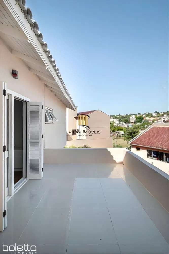 Casa Reformada com Piscina, 370m², 2 Suítes com Closet no Três Figueiras – POA