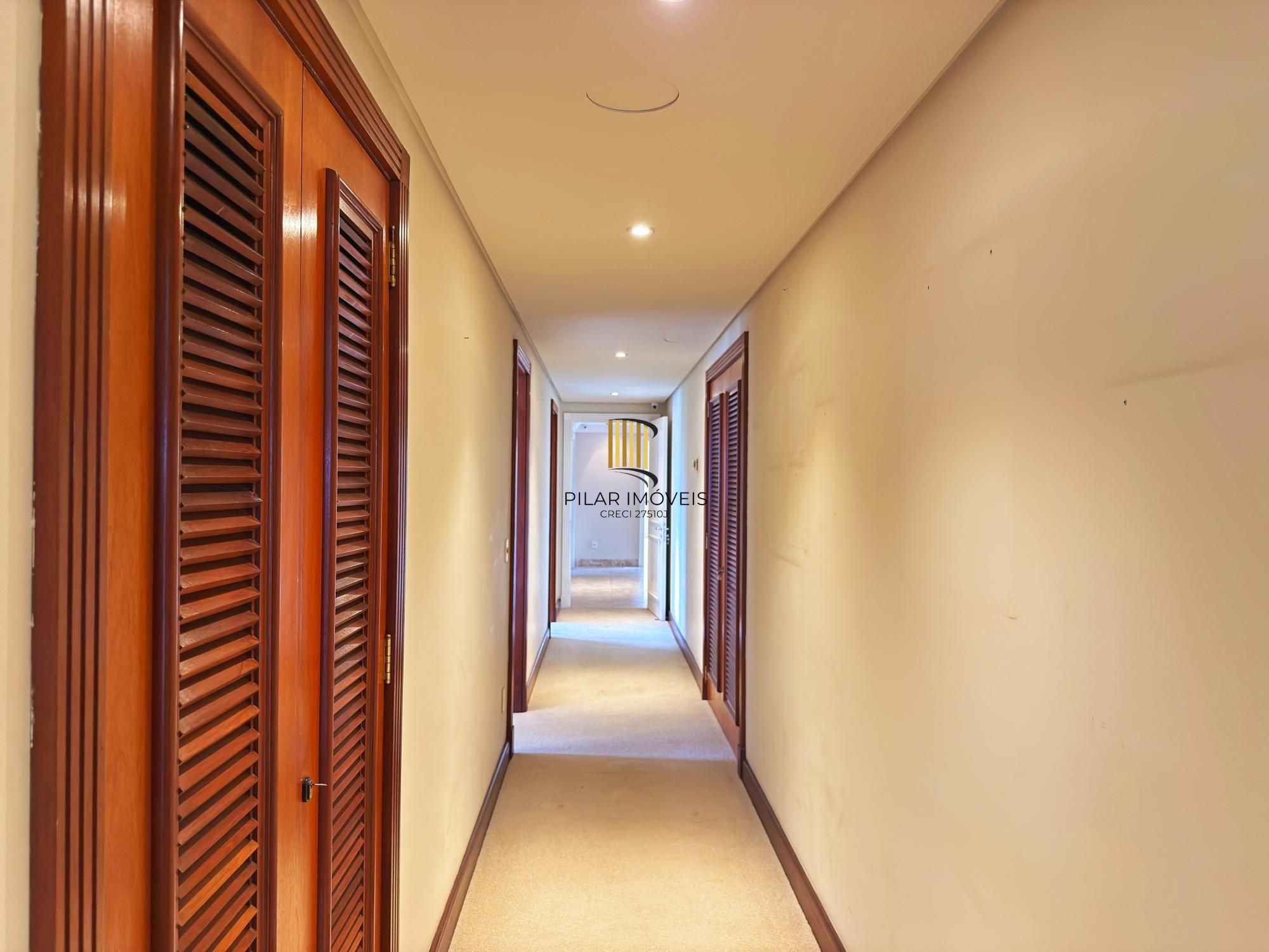 Apartamento com Lareira | Churrasqueira | 3 Suítes | Bairro Petrópolis