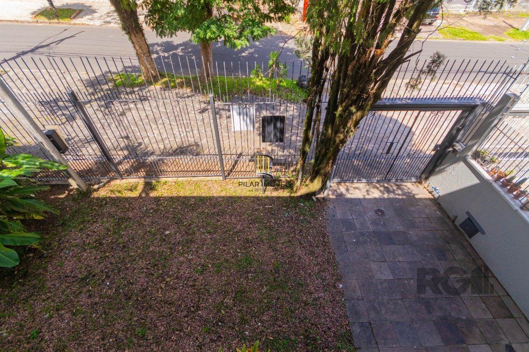 Casa/sobrado para Comprar com 4 dormitórios no bairro  Chácara das Pedras.