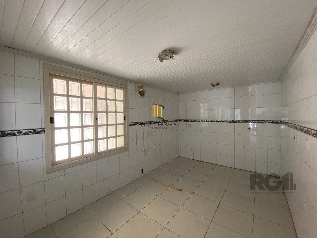 Casa para Comprar com 3 dormitórios no bairro Azenha