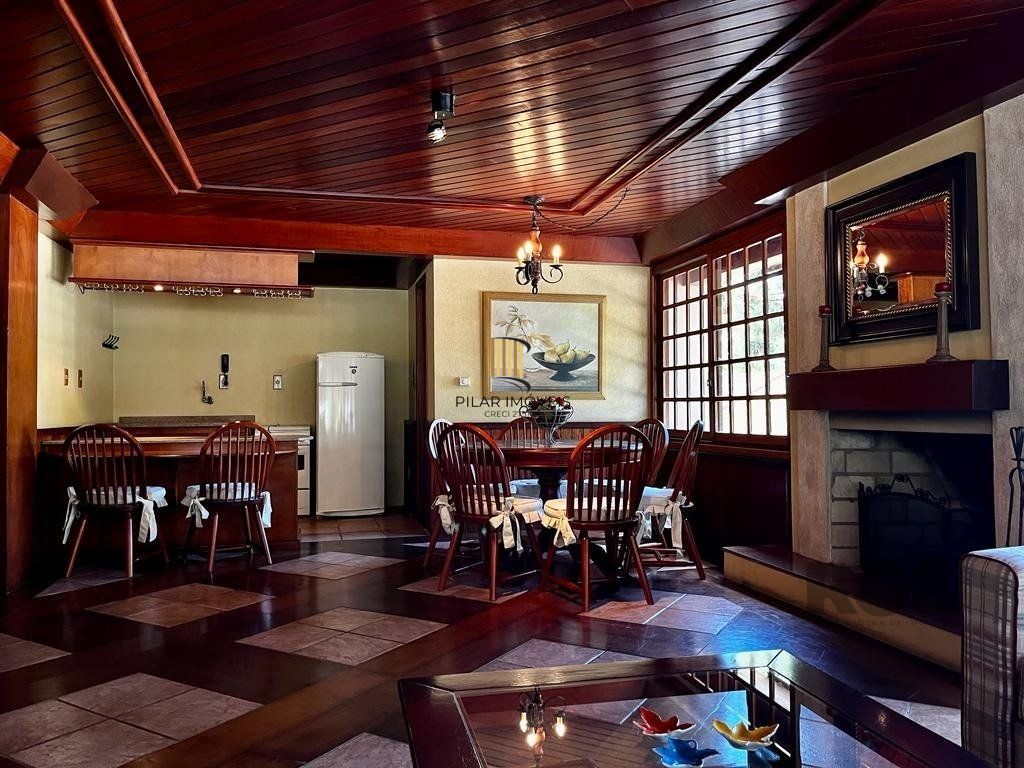 Cobertura duplex com 2 suítes e uma vaga para Comprar em Gramado.