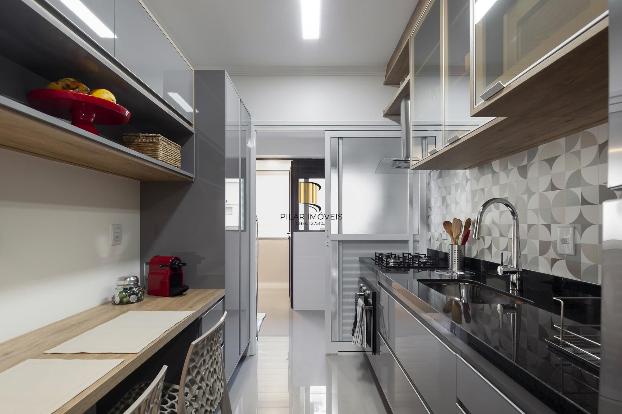 LINDO APARTAMENTO, PRONTO PARA MORAR.