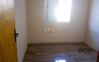 Vende terreno 300m², com 3 casas, casa da frente 2 dormitórios, sobrado nos fundos parte de baixo 2 dormitórios,1 banheiro sala cozinha conjugada,  em cima 3 dormitórios, 2 banheiros, sala e cozinha
