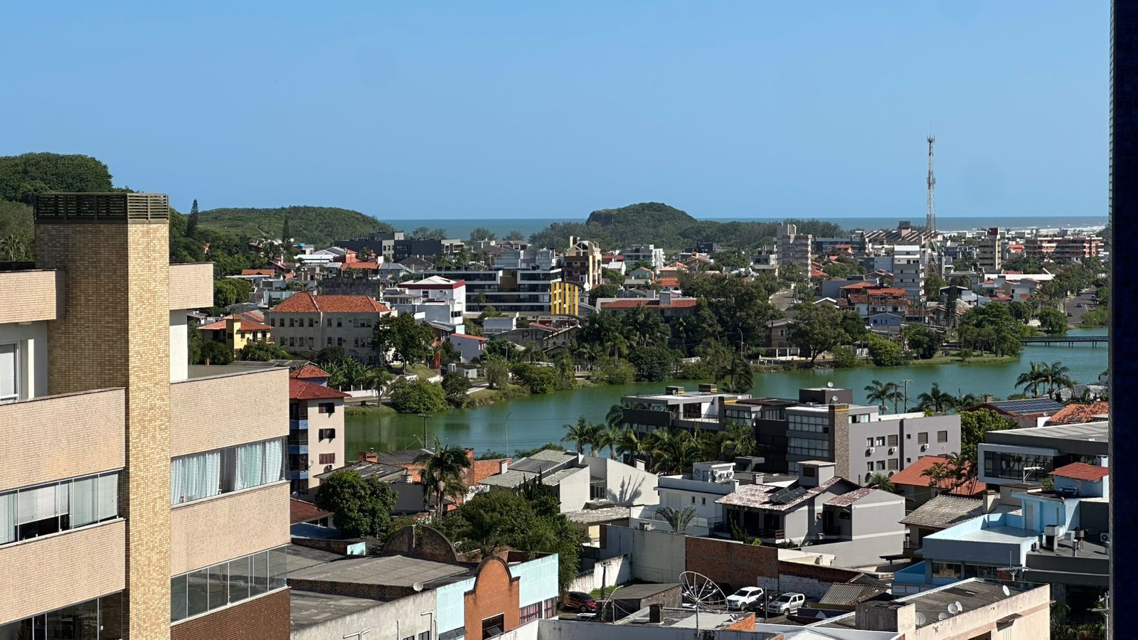 APARTAMENTO 3 DORMITÓRIOS MOBILIADO NO CENTRO DE TORRES RS