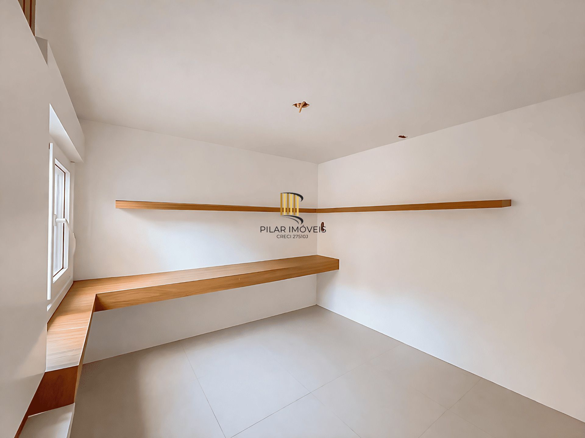 Casa Reformada com Piscina, 370m², 2 Suítes com Closet no Três Figueiras – POA