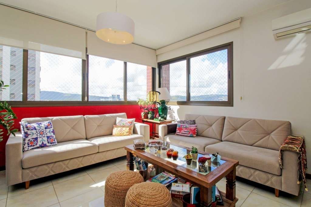 Apartamento 3 Dormitórios com Suíte, Churrasqueira e Excelente Vista Petrópolis