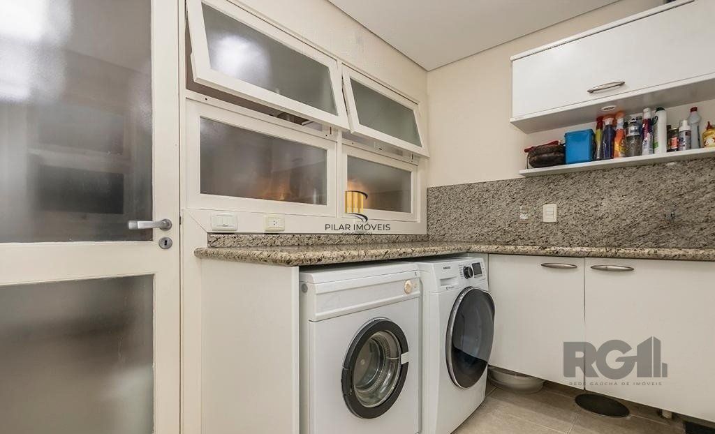 Casa em condomínio à venda no Bairro Três Figueiras.
