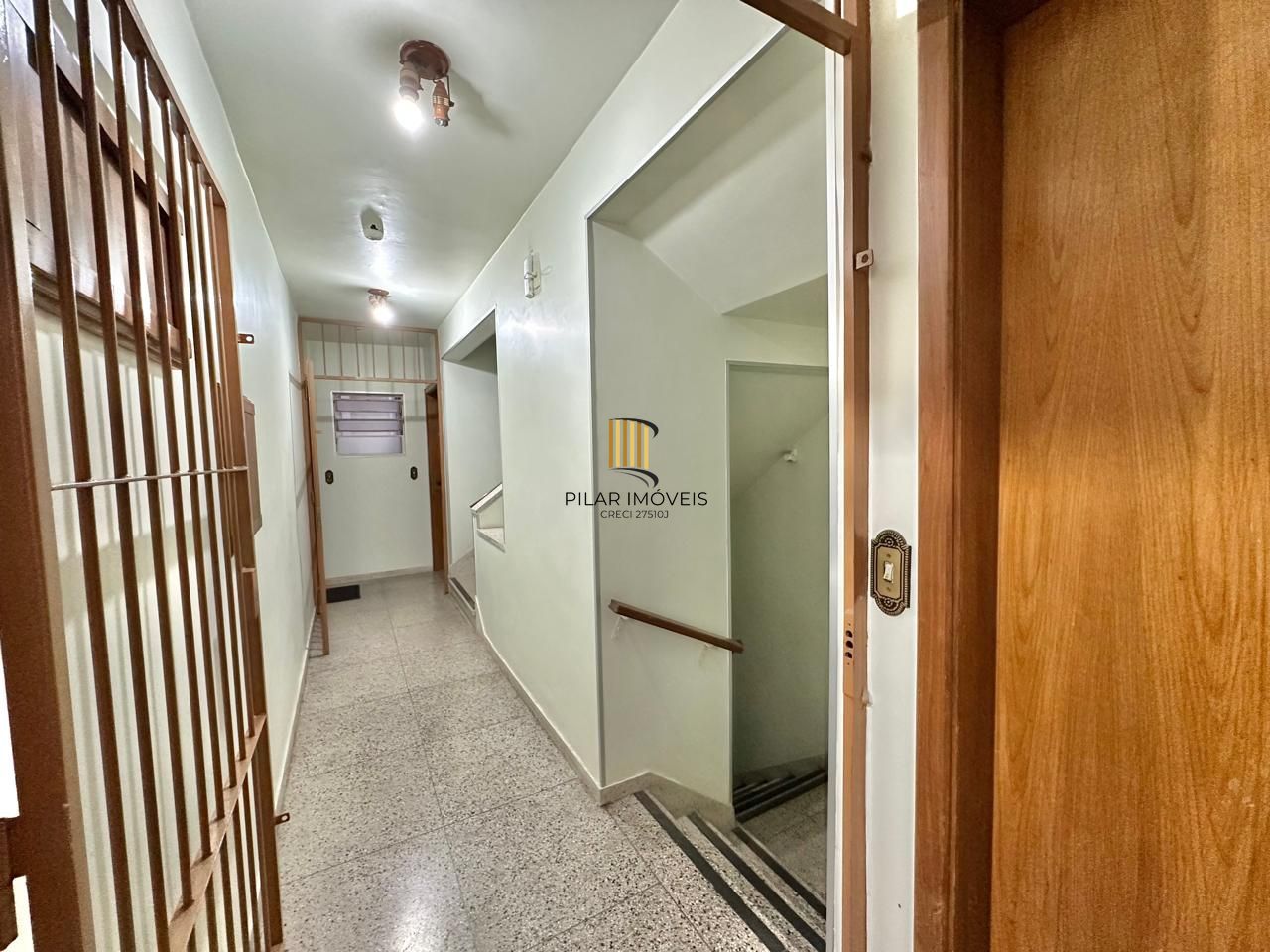 Excelente apartamento à venda no bairro Passo d' Areia com 2 dormitórios.