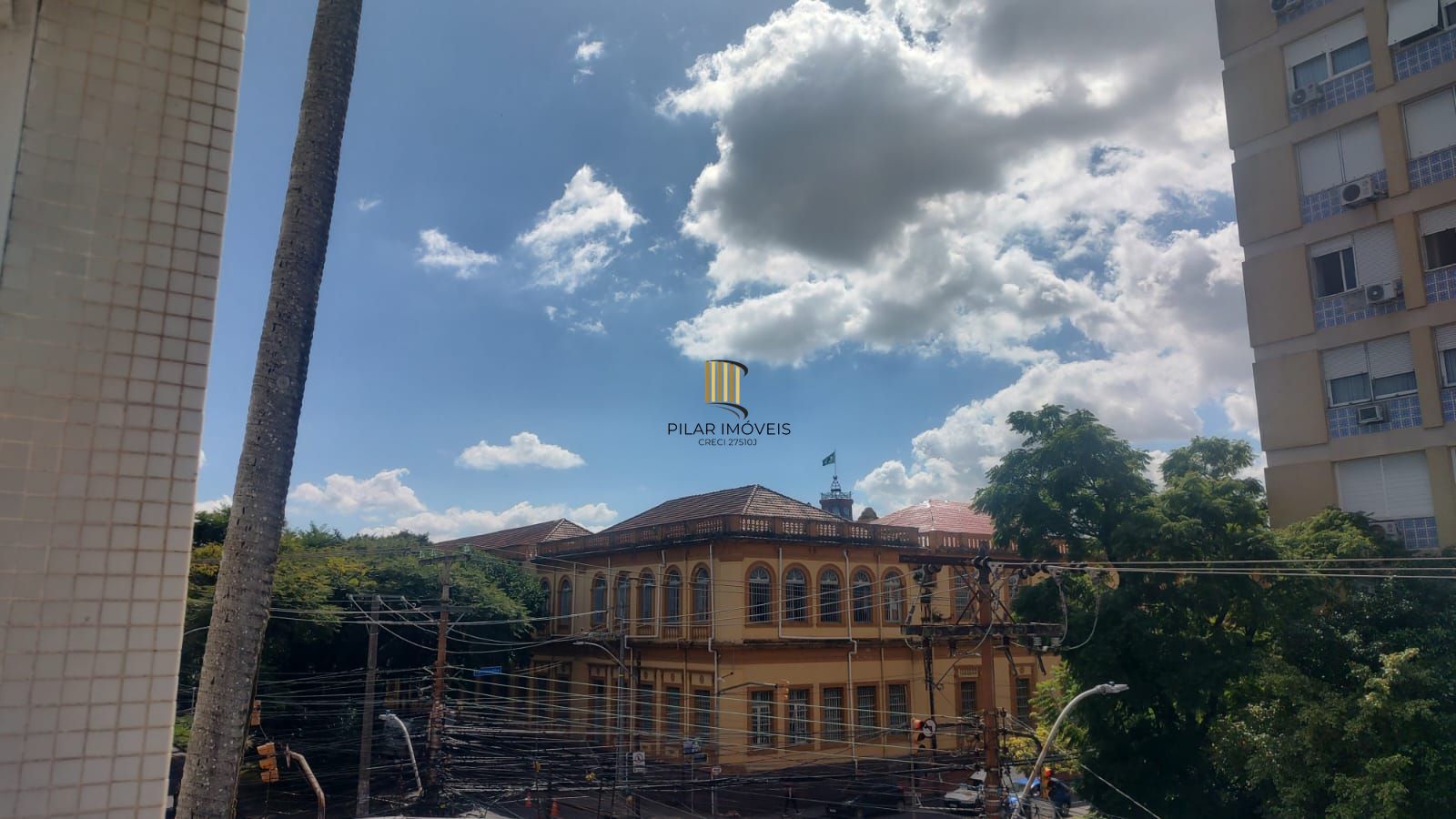 AP, 3 dormitórios, 1 suíte, 3 banheiros, box coberto, frente colégio Militar