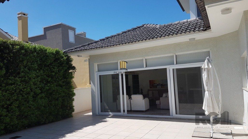 Casa para Comprar  no Condado de Capão com 5 suítes.