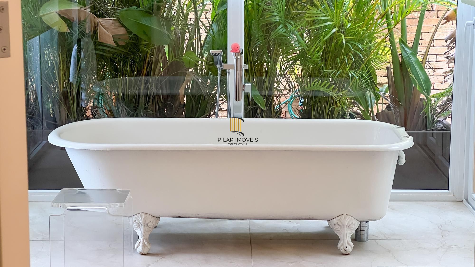 Mansão Suspensa Mobiliada no Las Piedras com piscina e vista para a mata nativa