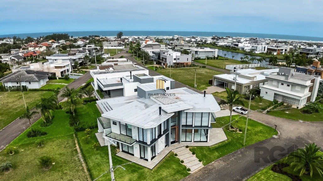 Mansão no Ocean Side para Comprar com  592m2 por R$ 5.200.000,00 - Pilar Imóveis