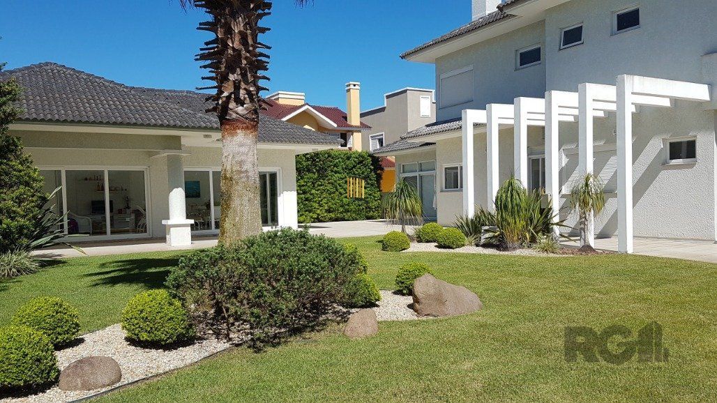 Casa para Comprar  no Condado de Capão com 5 suítes.