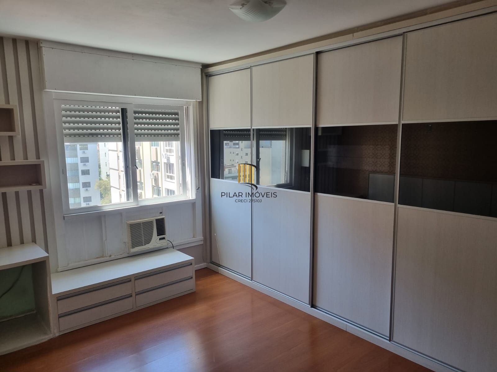 Apto de 3 dormitórios no Mont Serrat com linda vista da cidade e 1 vaga de garagem