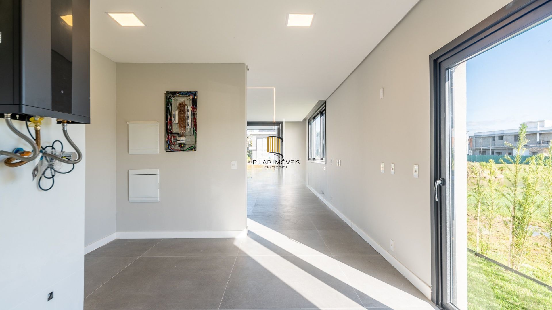 Linda casa para comprar com 4 suites em condomínio TOP