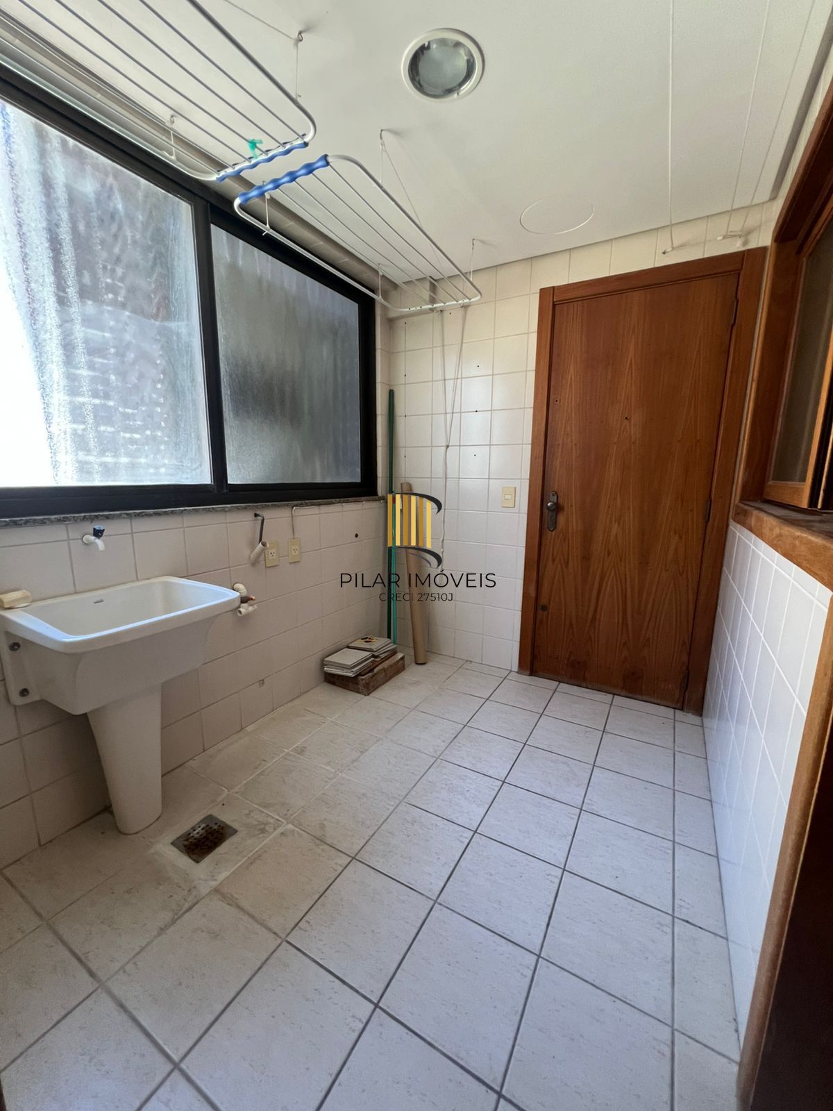 Alto Padrão no Bela Vista: 4 Dorms, Vista Rio, Lareira e 3 Vagas no Ed. Vercelli