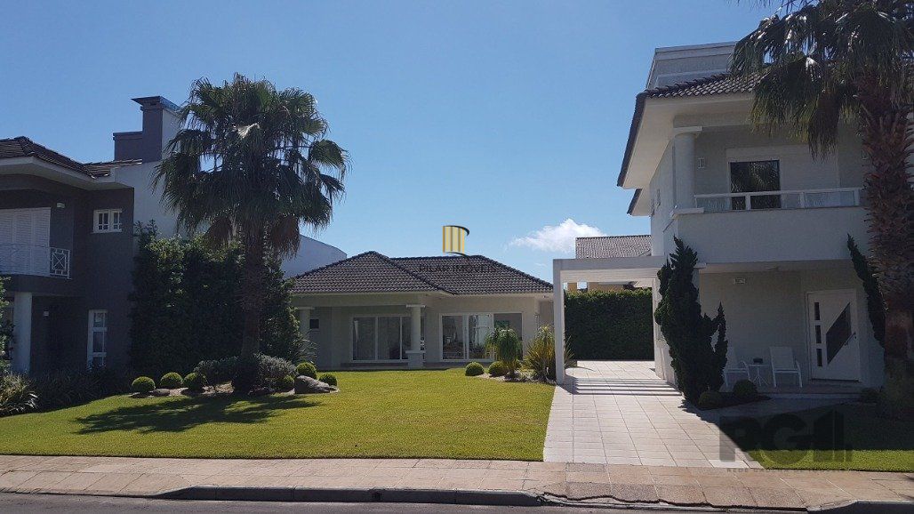 Casa para Comprar  no Condado de Capão com 5 suítes.