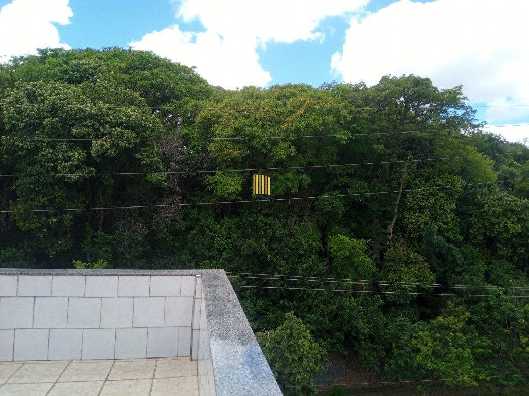 Vende prédio com 3 apartamentos, 9 dormitórios, 3 suíte, 3 salas amplas com churrasqueira, box 6 vaga coberta, 479 m² por R$ 1.200,000,00- São João - Porto Alegre/RS