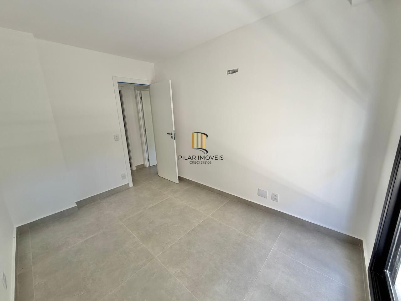 Excelente apartamento a venda no ITA123, com 2 domitórios no bairro Jardim Botânico.