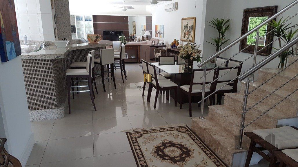 Casa para Comprar  no Condado de Capão com 5 suítes.