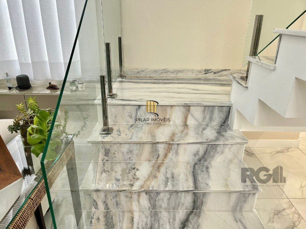 Casa para Comprar com 3 Suítes em Lote Molhado no Península Ponta da Figueira