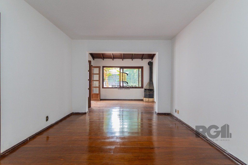 Casa/sobrado para Comprar com 4 dormitórios no bairro  Chácara das Pedras.