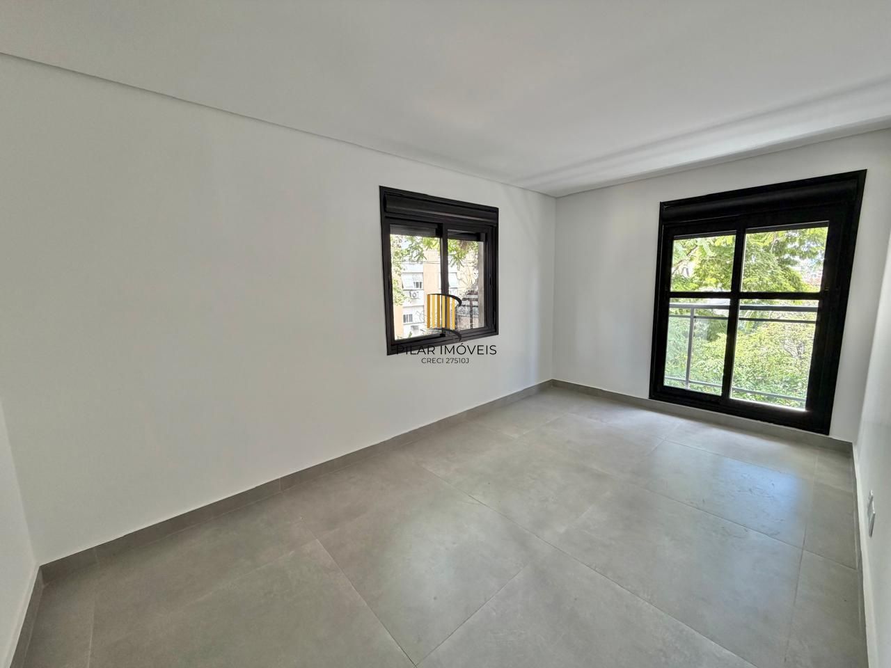 Excelente apartamento a venda no ITA123, com 2 domitórios no bairro Jardim Botânico.