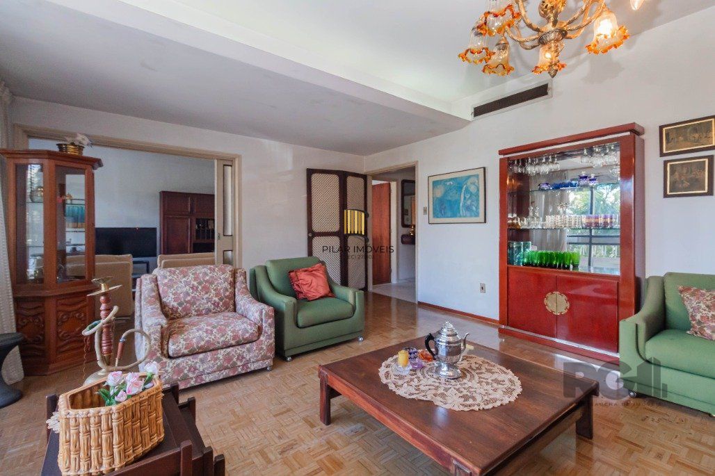 Apartamento para Comprar com 3 dormitórios com suíte e 195m² com até 4 vagas