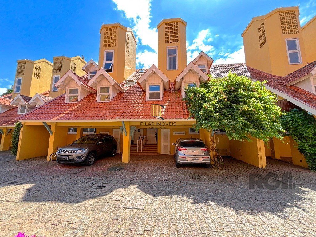 Casa em Condomínio para comprar  no bairro Tristeza com 3 dormitórios
