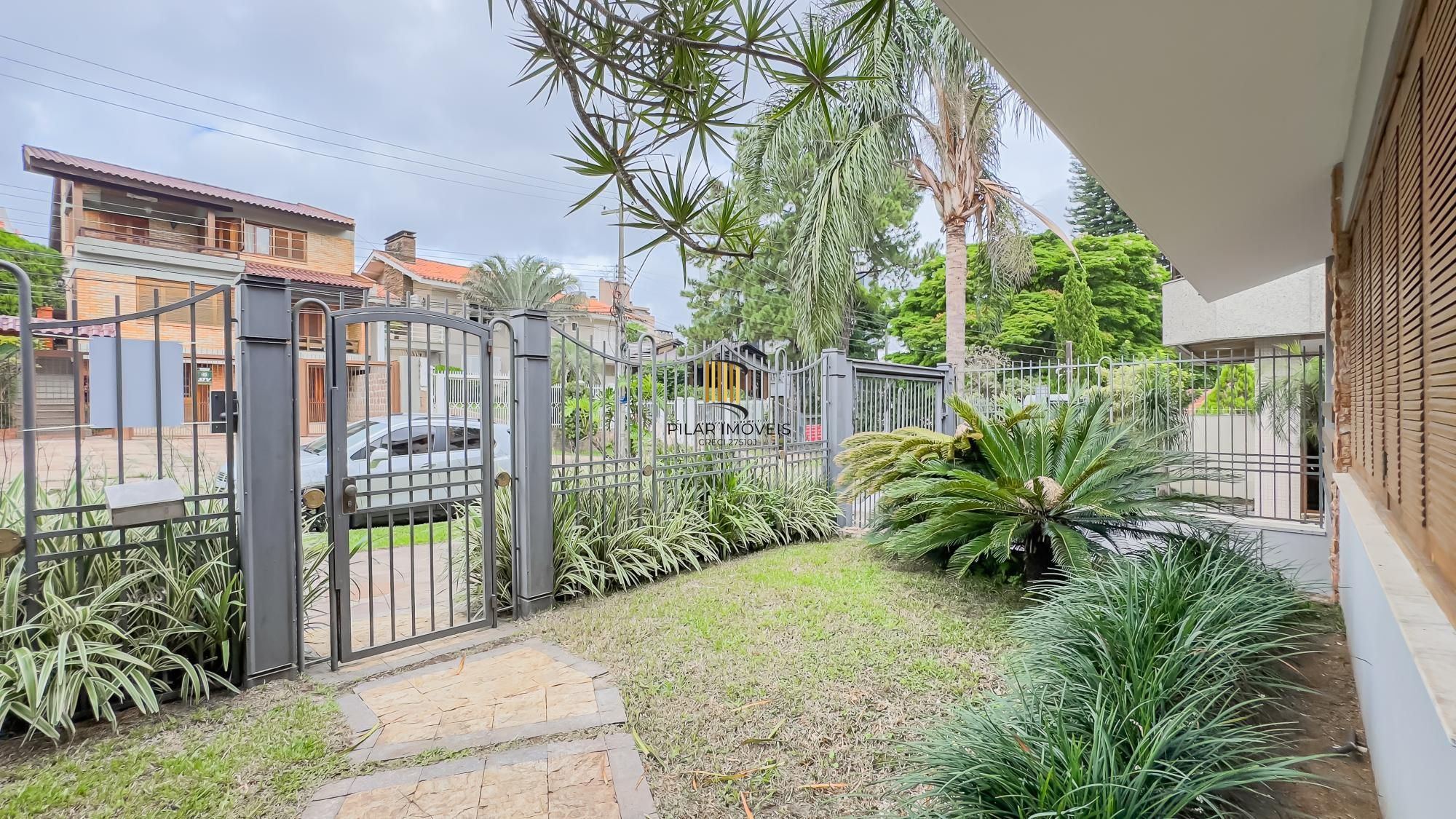 CASA CHACARA DAS PEDRAS 207 METROS , COMPLETAMENTE REFORMADA