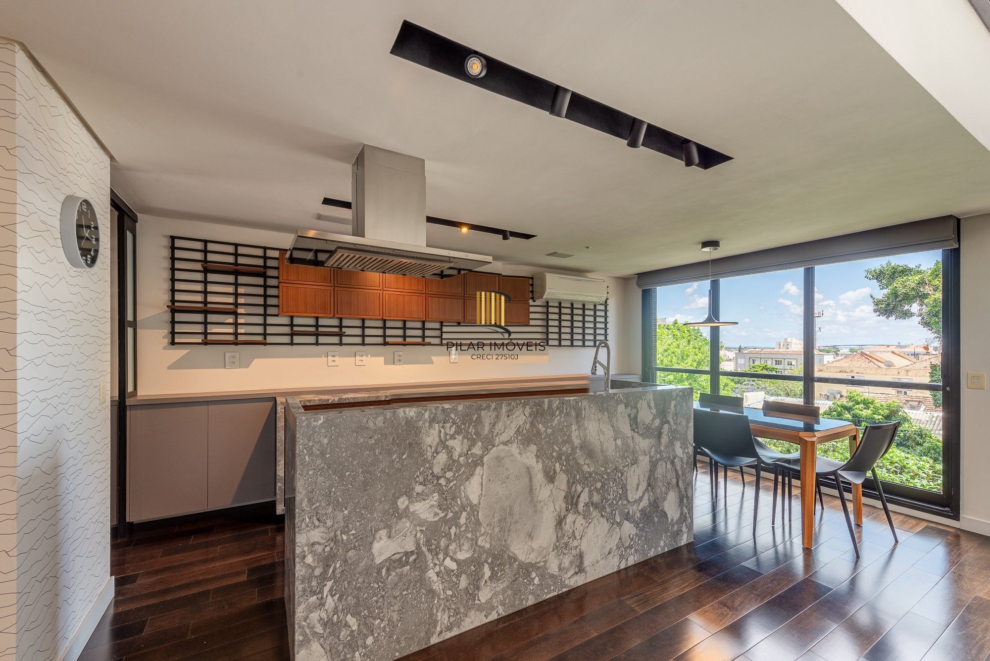 Cobertura com 115m² e 2 dormitórios, 2 suítes, 1 vaga