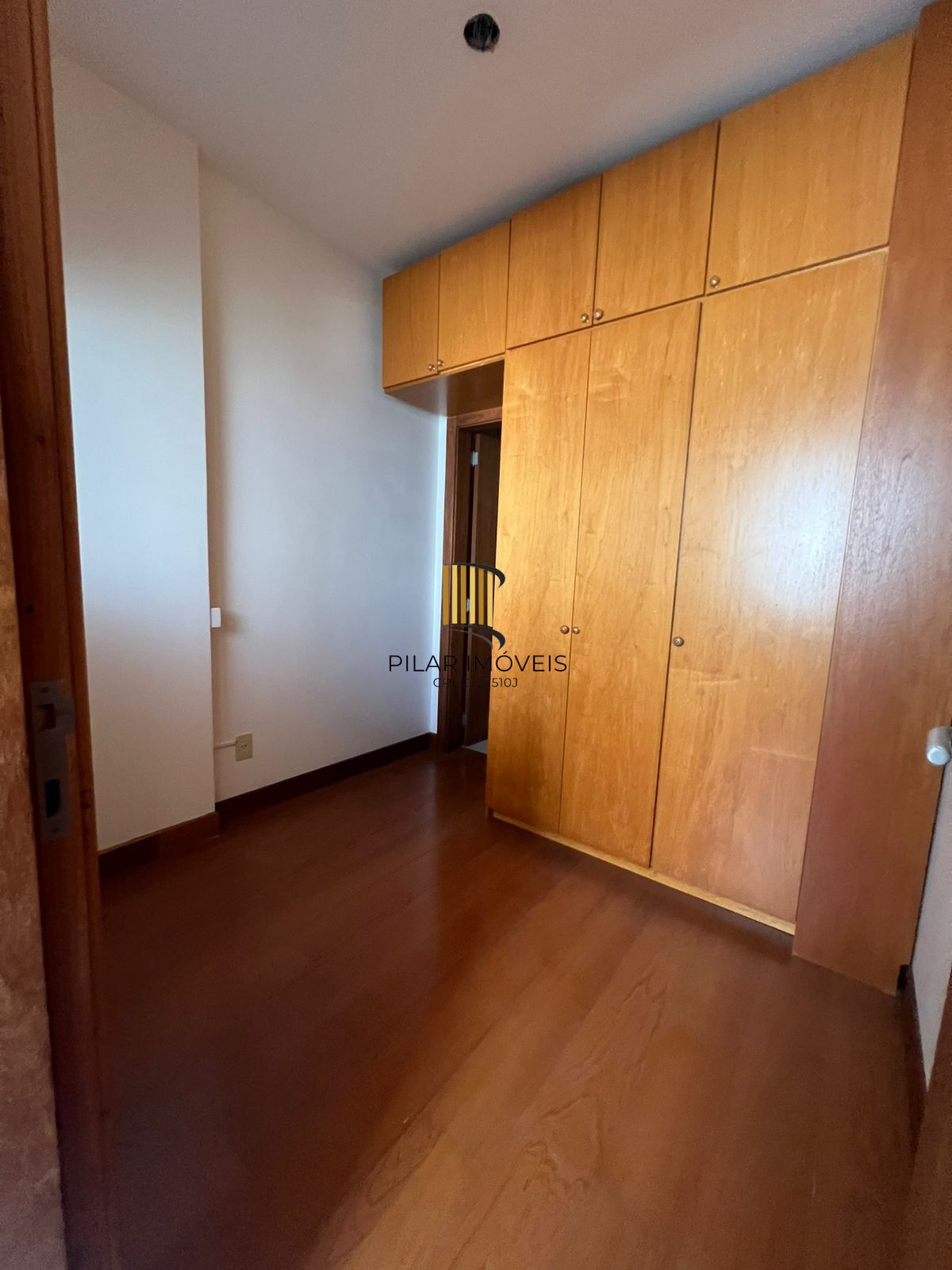 Alto Padrão no Bela Vista: 4 Dorms, Vista Rio, Lareira e 3 Vagas no Ed. Vercelli