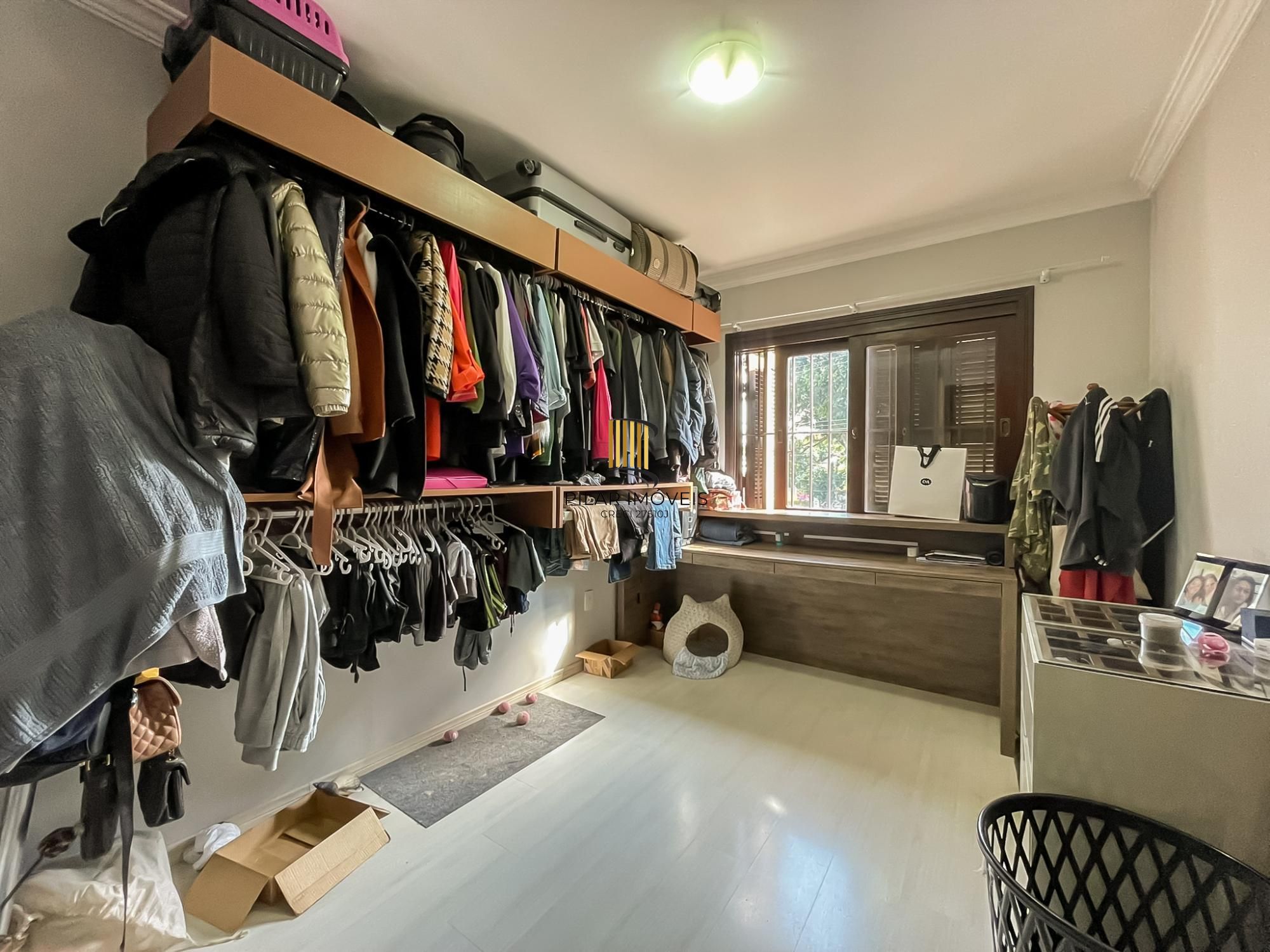 Excelente casa a venda com 3 dormitórios no bairro Tristeza em Porto Alegre.