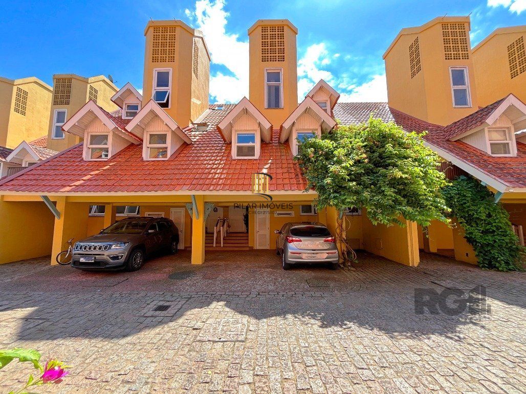 Casa em Condomínio para comprar  no bairro Tristeza com 3 dormitórios