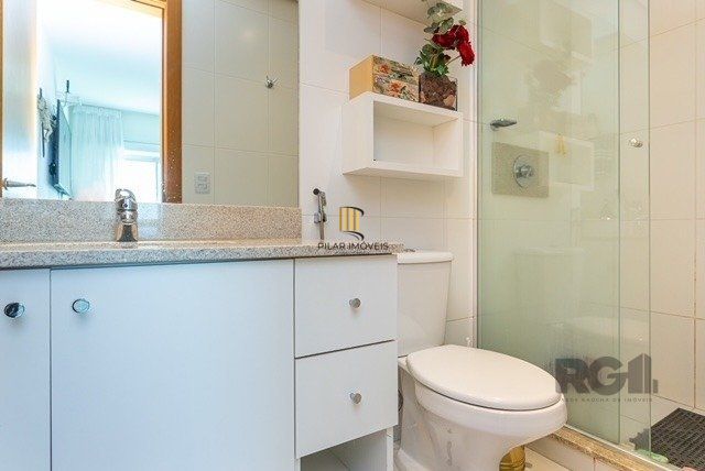 Lindo apartamento para Comprar com 2 dormitórios , mobiliado, no Bairro Três Figueiras