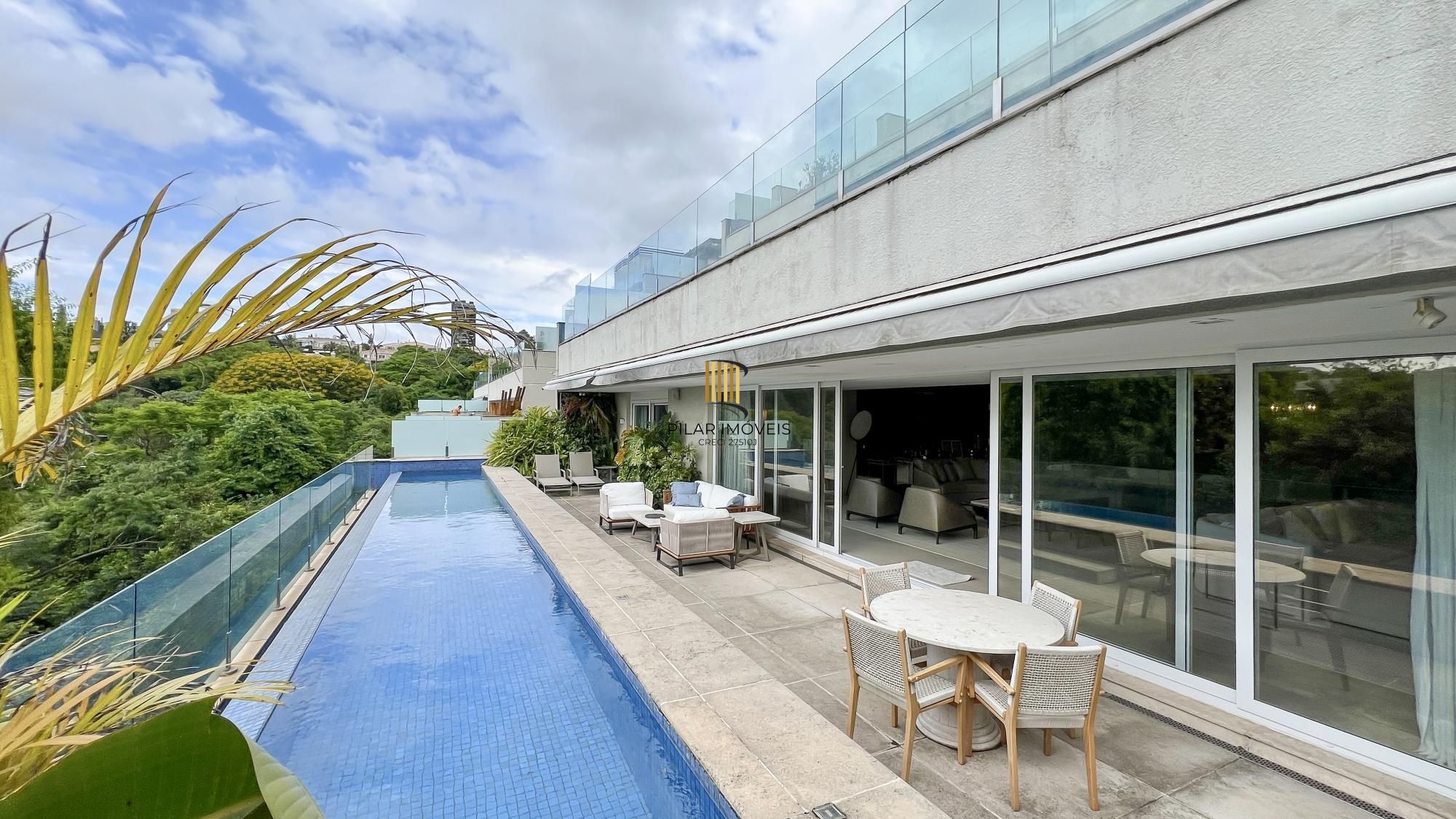 Mansão Suspensa Mobiliada no Las Piedras com piscina e vista para a mata nativa