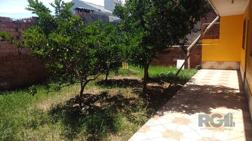 Vende casa com 84m² ,  2 dormitórios, terreno com 300m²